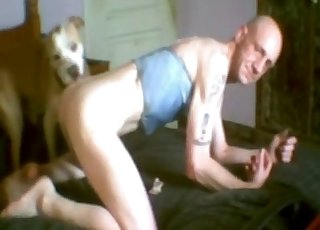 Perverse kale zoöfiel geboord door zijn huisdier