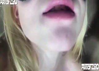 Bestialita vypadá sexy, když používá nohy