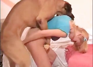 Tight moist pussy gets banged by hot puppy