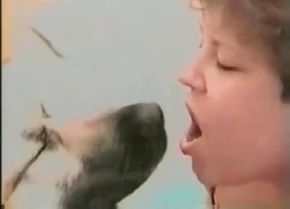 Mutt pussy licker is giving a cunnilingus