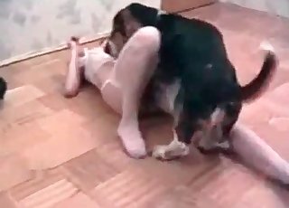 Mischling genießt die enge Muschi einer dünnen Frau