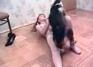Kríženec si užíva úzke hrdlo chudej baby